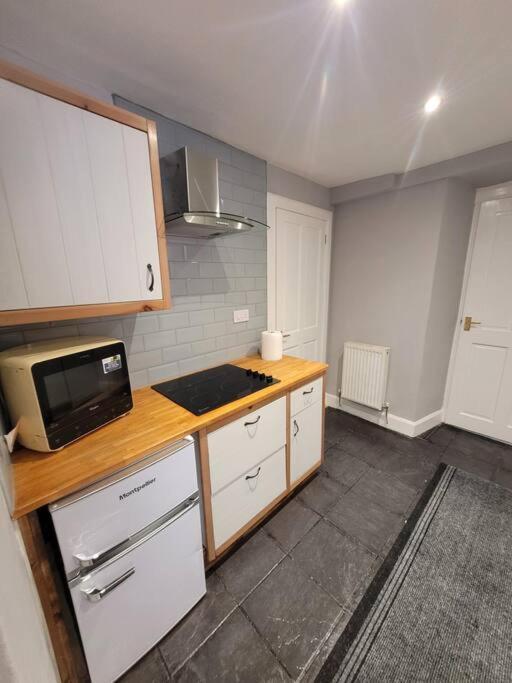 Апартаменты 2 Kilkerran Road Кэмпбелтаун Экстерьер фото